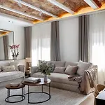 Luxury Apt With King Beds & Central Ac In Heart Of Bcn