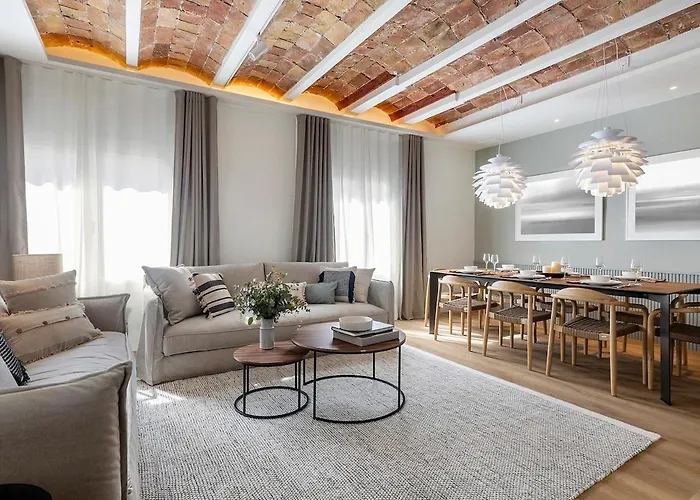 Luxury Apt With King Beds & Central Ac In Heart Of Bcn